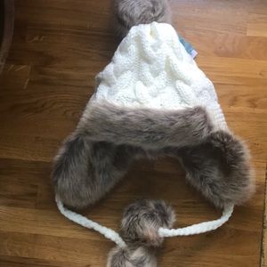 Old Navy Brand New cable knit/ faux fur winter hat